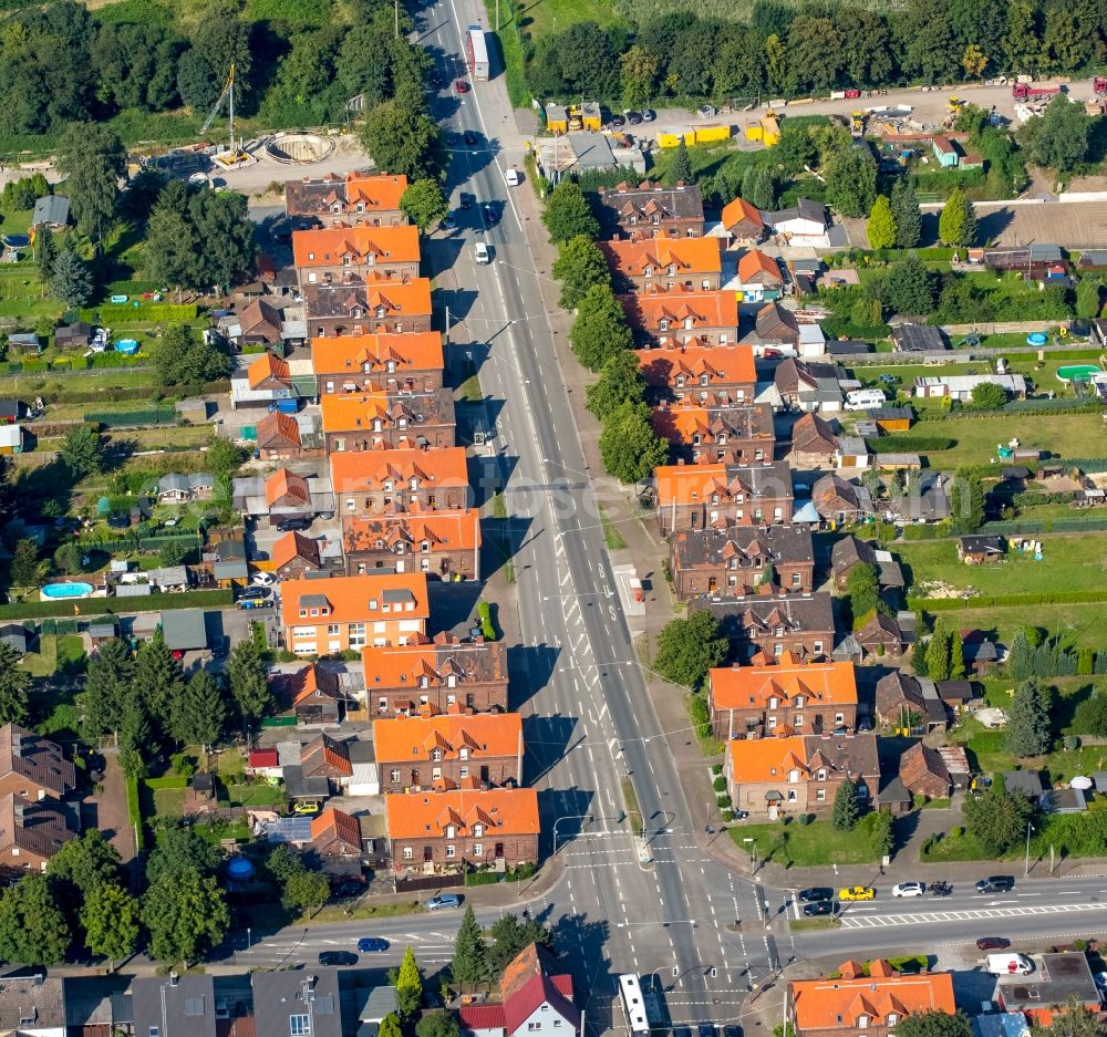 Bottrop from the bird's eye view: Residential area of a multi-family house settlement Rheinbabensiedlung Gladbecker street - Stenkhoffstrasse in Bottrop in the state North Rhine-Westphalia