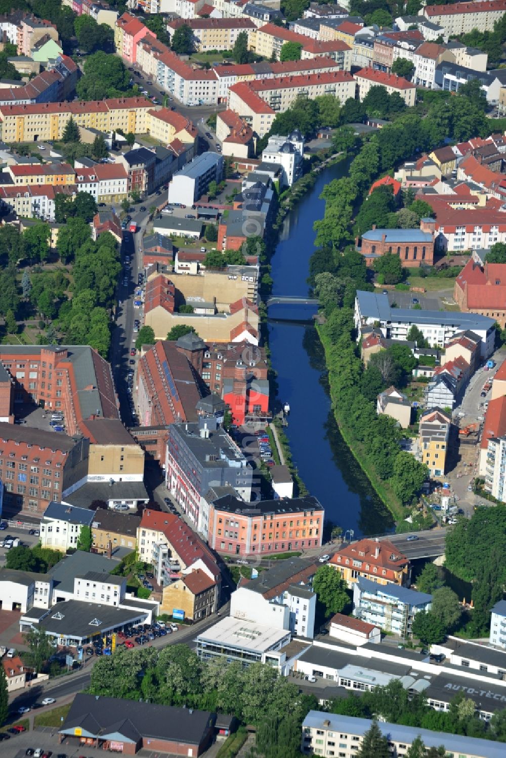 Aerial photograph Brandenburg an der Havel - Roof and wall structures in residential area of a multi-family house settlement Annen Promenade on the old town in Brandenburg an der Havel in the state Brandenburg