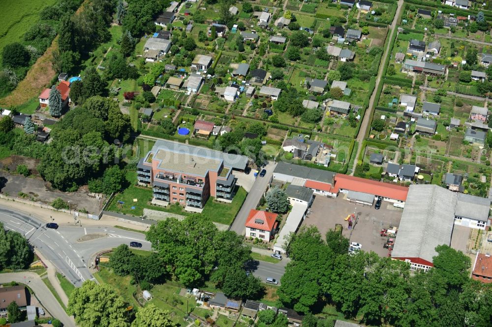 Aerial photograph Halberstadt - Residential area of a multi-family house settlement Braunschweiger Strasse - Feldweg in Halberstadt in the state Saxony-Anhalt