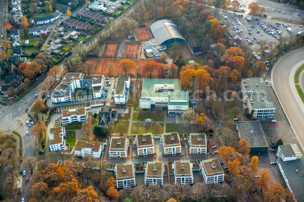 Aerial image Dinslaken - Residential area of a multi-family house settlement Baerenkampallee in the district Ruhr Metropolitan Area in Dinslaken in the state North Rhine-Westphalia