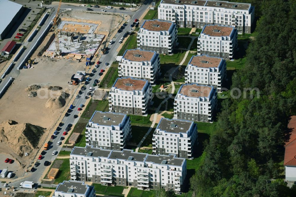 Potsdam from the bird's eye view: Residential area of the multi-family house settlement Brunnen Viertel Potsdam on Brunnenallee in Potsdam in the state Brandenburg, Germany