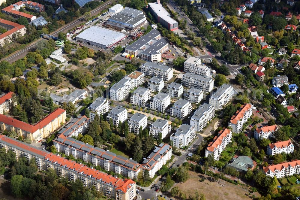 Berlin from above - Residential area of the multi-family house settlement Cedelia Quartier on Dahlemer Weg - Biesheimring - Robert-W.-Kempner-Strasse - Lutterbacher Strasse in the district Zehlendorf in Berlin, Germany