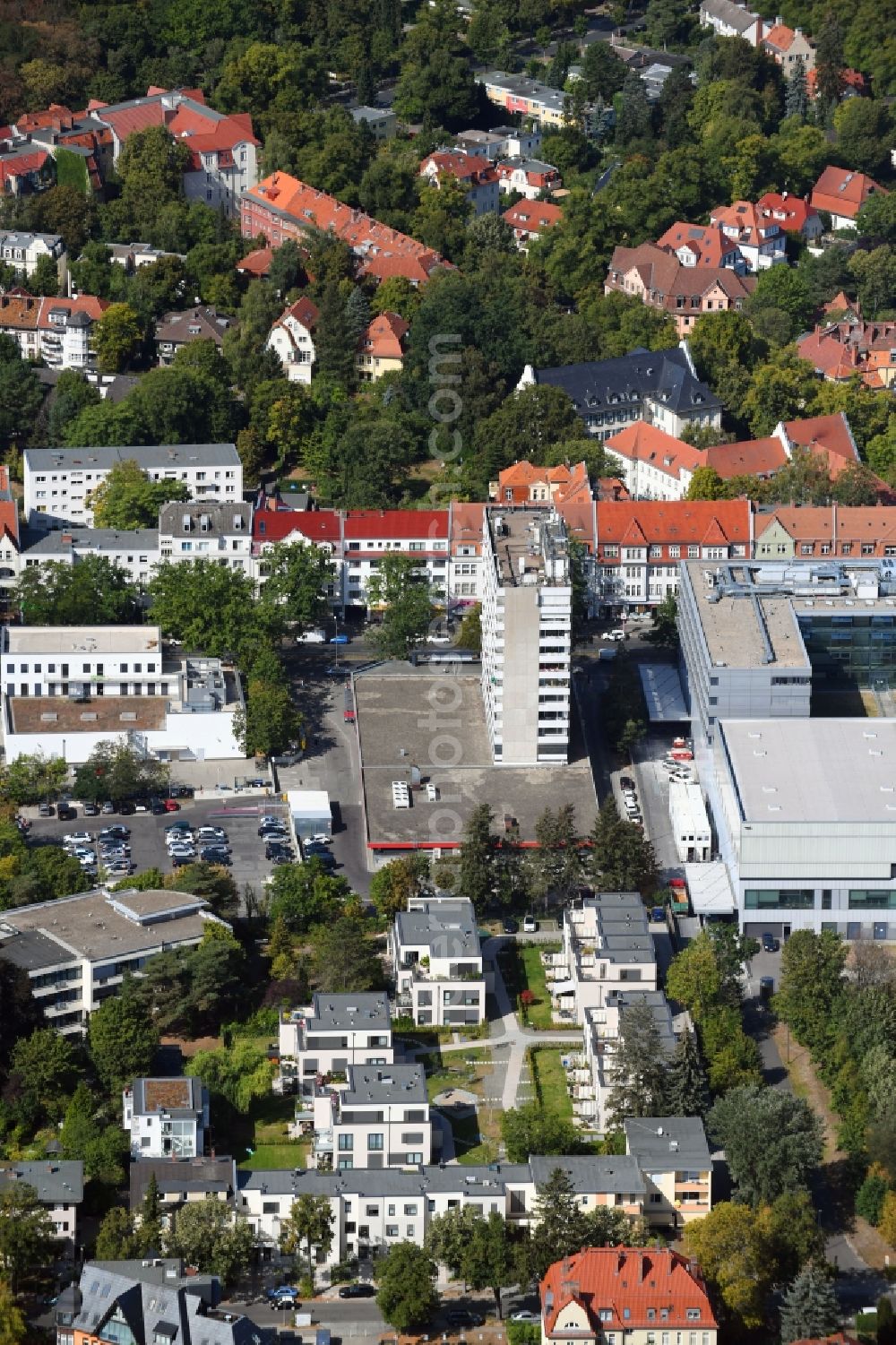 Berlin from the bird's eye view: Residential area of the multi-family house settlement on Charlottenburger Strasse in the district Zehlendorf in Berlin, Germany