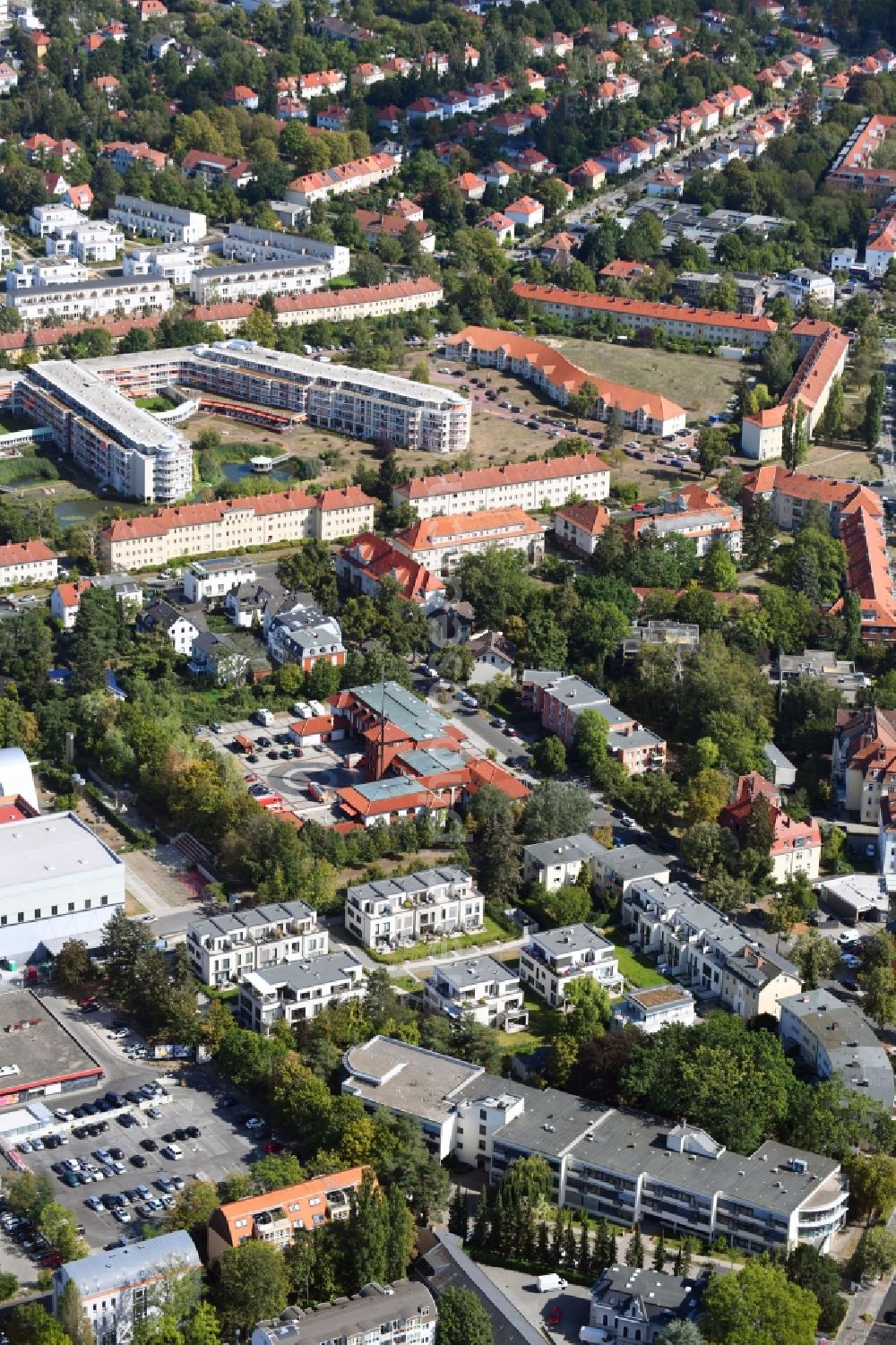 Berlin from above - Residential area of the multi-family house settlement on Charlottenburger Strasse in the district Zehlendorf in Berlin, Germany