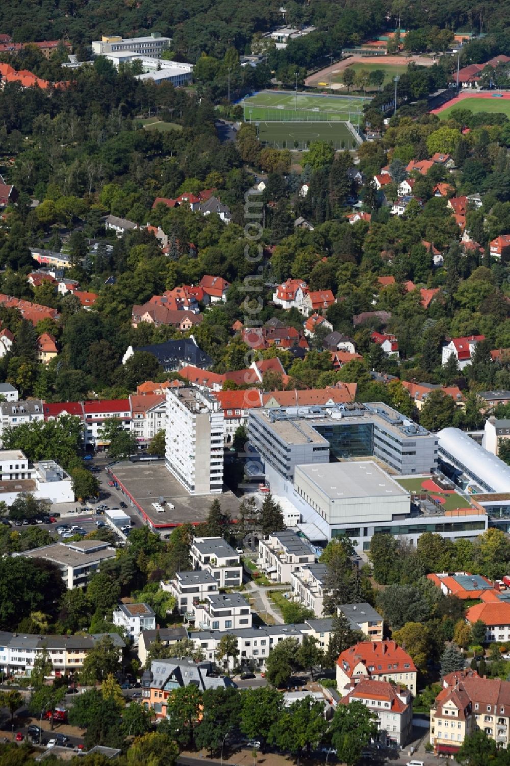 Aerial image Berlin - Residential area of the multi-family house settlement on Charlottenburger Strasse in the district Zehlendorf in Berlin, Germany