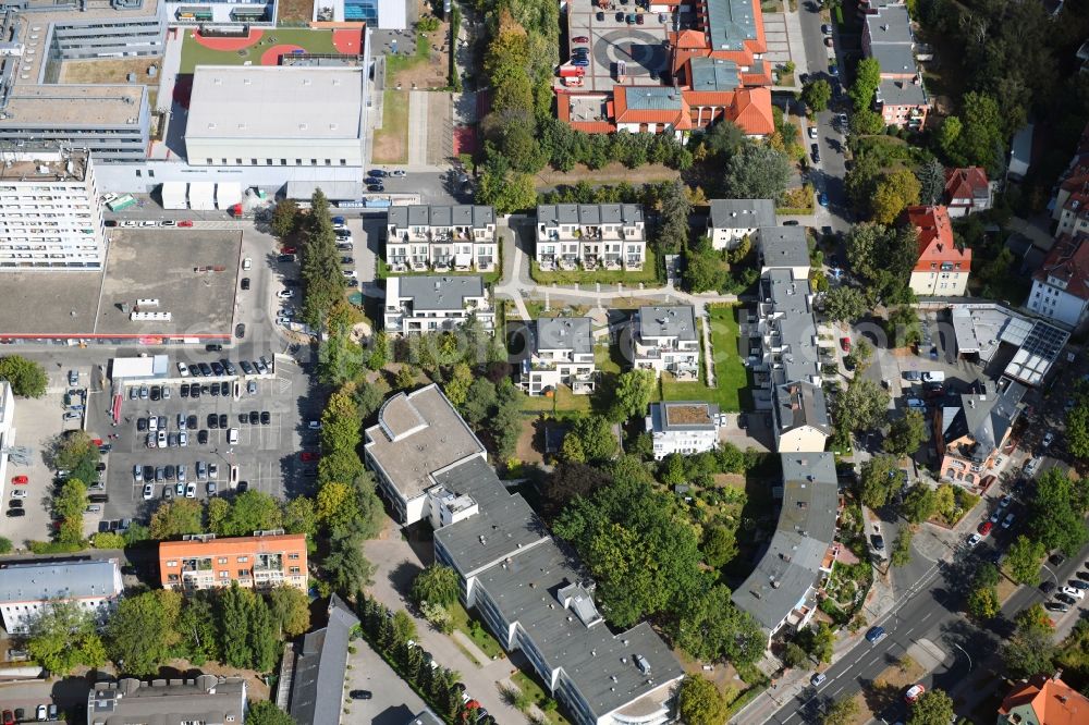 Berlin from the bird's eye view: Residential area of the multi-family house settlement on Charlottenburger Strasse in the district Zehlendorf in Berlin, Germany