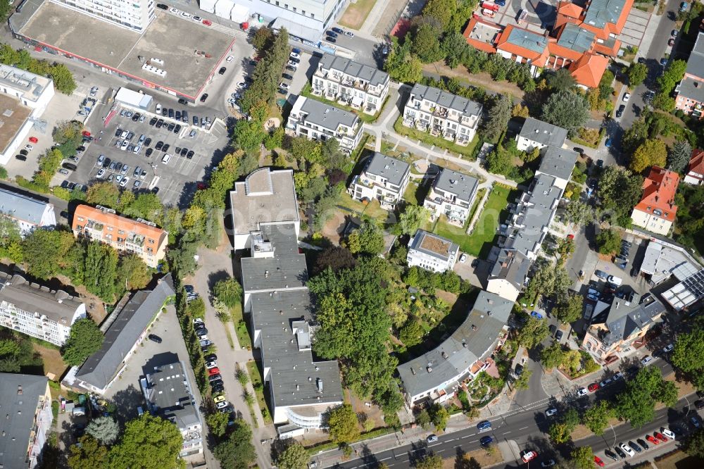 Aerial image Berlin - Residential area of the multi-family house settlement on Charlottenburger Strasse in the district Zehlendorf in Berlin, Germany