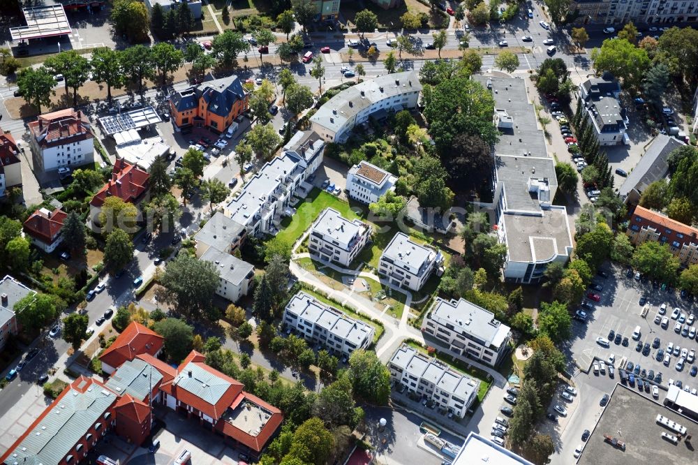 Berlin from the bird's eye view: Residential area of the multi-family house settlement on Charlottenburger Strasse in the district Zehlendorf in Berlin, Germany