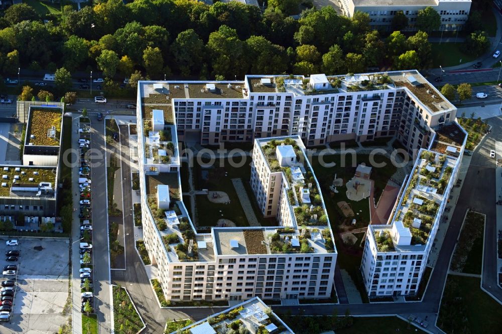 München from the bird's eye view: Residential area of the multi-family house settlement Christel-Kuepper-Platz - Drygalski-Allee - Constanze-Hallgarten-Strasse in the district Obersendling in Munich in the state Bavaria, Germany