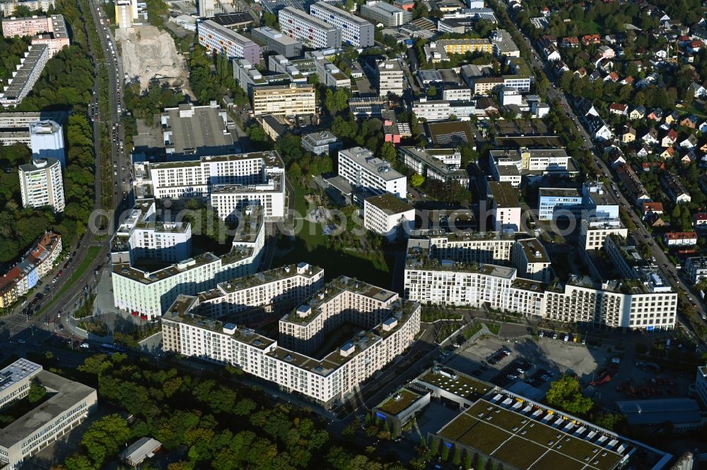 Aerial image München - Residential area of the multi-family house settlement Christel-Kuepper-Platz - Drygalski-Allee - Constanze-Hallgarten-Strasse in the district Obersendling in Munich in the state Bavaria, Germany