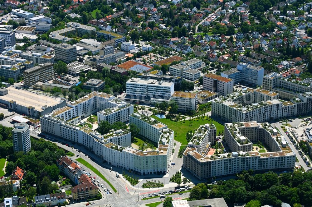 München from the bird's eye view: Residential area of the multi-family house settlement Christel-Kuepper-Platz - Boschetsrieder Strasse in the district Obersendling in Munich in the state Bavaria, Germany