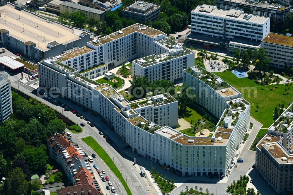 Aerial image München - Residential area of the multi-family house settlement Christel-Kuepper-Platz - Boschetsrieder Strasse in the district Obersendling in Munich in the state Bavaria, Germany