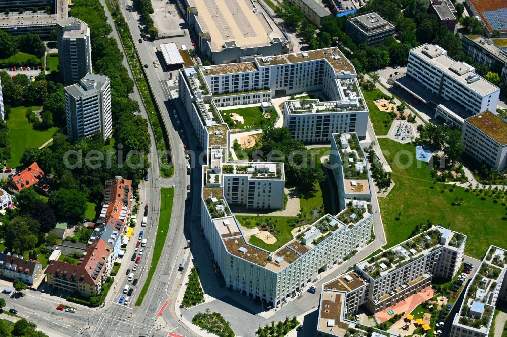 Aerial photograph München - Residential area of the multi-family house settlement Christel-Kuepper-Platz - Boschetsrieder Strasse in the district Obersendling in Munich in the state Bavaria, Germany