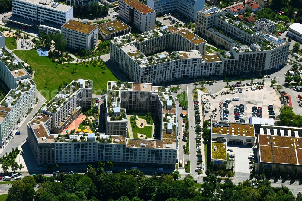 Aerial photograph München - Residential area of the multi-family house settlement Christel-Kuepper-Platz - Drygalski-Allee - Constanze-Hallgarten-Strasse in the district Obersendling in Munich in the state Bavaria, Germany