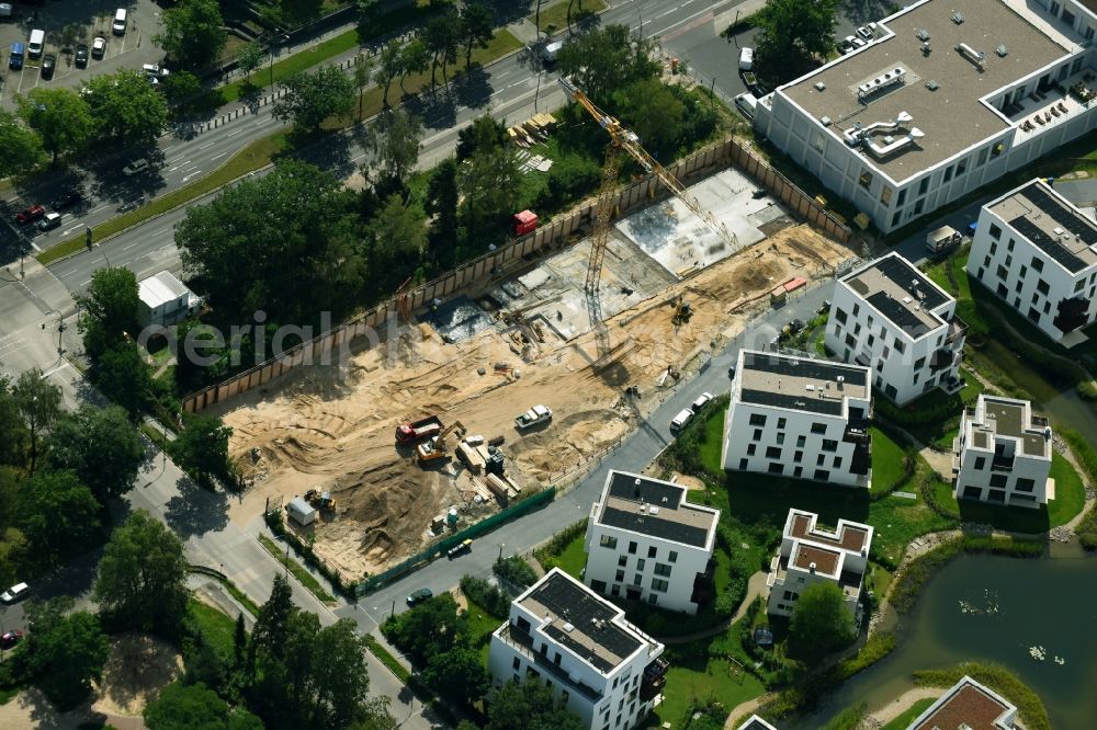 Aerial image Berlin - Residential area of a multi-family house settlement Clayallee - Huettenweg in the district Dahlem in Berlin, Germany