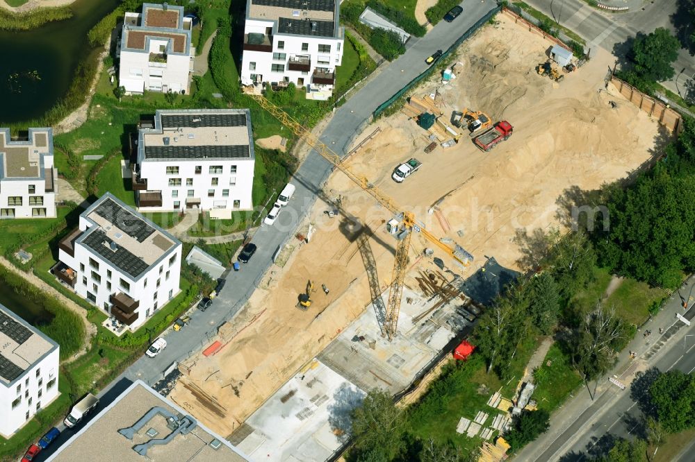 Berlin from the bird's eye view: Residential area of a multi-family house settlement Clayallee - Huettenweg in the district Dahlem in Berlin, Germany