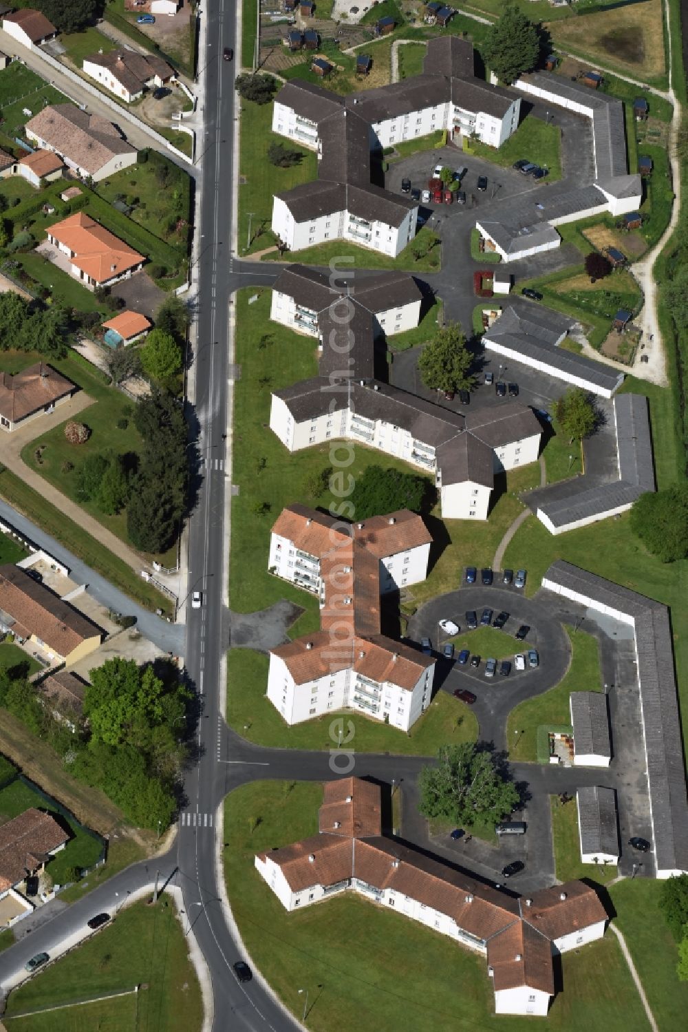 Coutras from above - Residential area of a multi-family house settlement Rue Georges Pompidou in Coutras in Aquitaine Limousin Poitou-Charentes, France