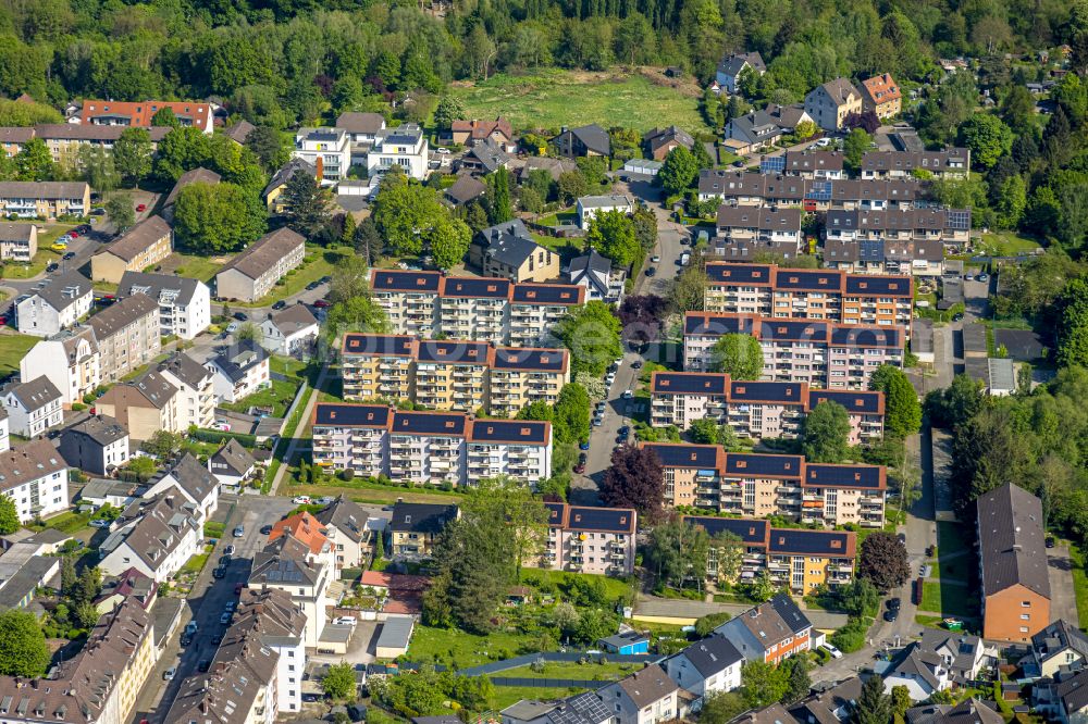 Aerial image Hagen - Residential area of the multi-family house settlement with roof-mounted photovoltaic systems on street Fritz-Reuter-Strasse - Lessingstrasse in Hagen at Ruhrgebiet in the state North Rhine-Westphalia, Germany