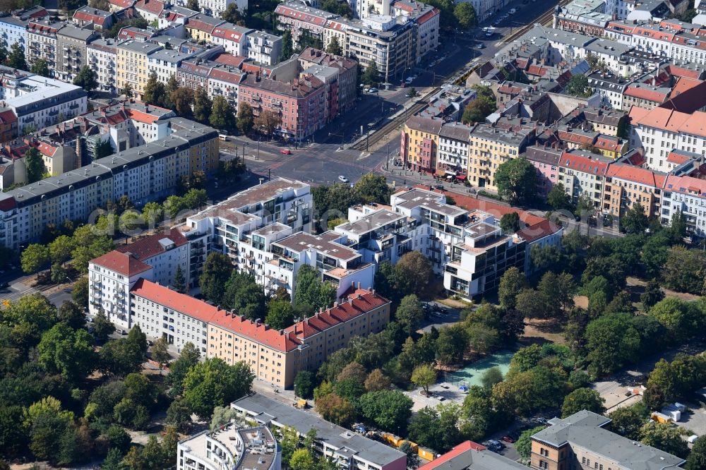 Berlin from the bird's eye view: Residential area of the multi-family house settlement Danziger Strasse corner Prenzlauer Allee in the district Prenzlauer Berg in Berlin, Germany