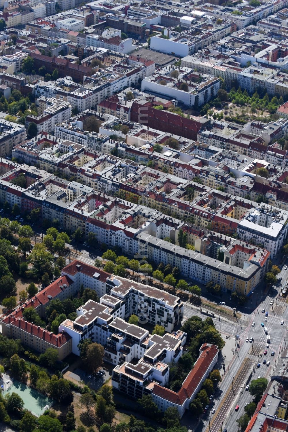 Berlin from the bird's eye view: Residential area of the multi-family house settlement Danziger Strasse corner Prenzlauer Allee in the district Prenzlauer Berg in Berlin, Germany