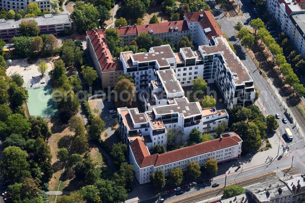 Aerial photograph Berlin - Residential area of the multi-family house settlement Danziger Strasse corner Prenzlauer Allee in the district Prenzlauer Berg in Berlin, Germany