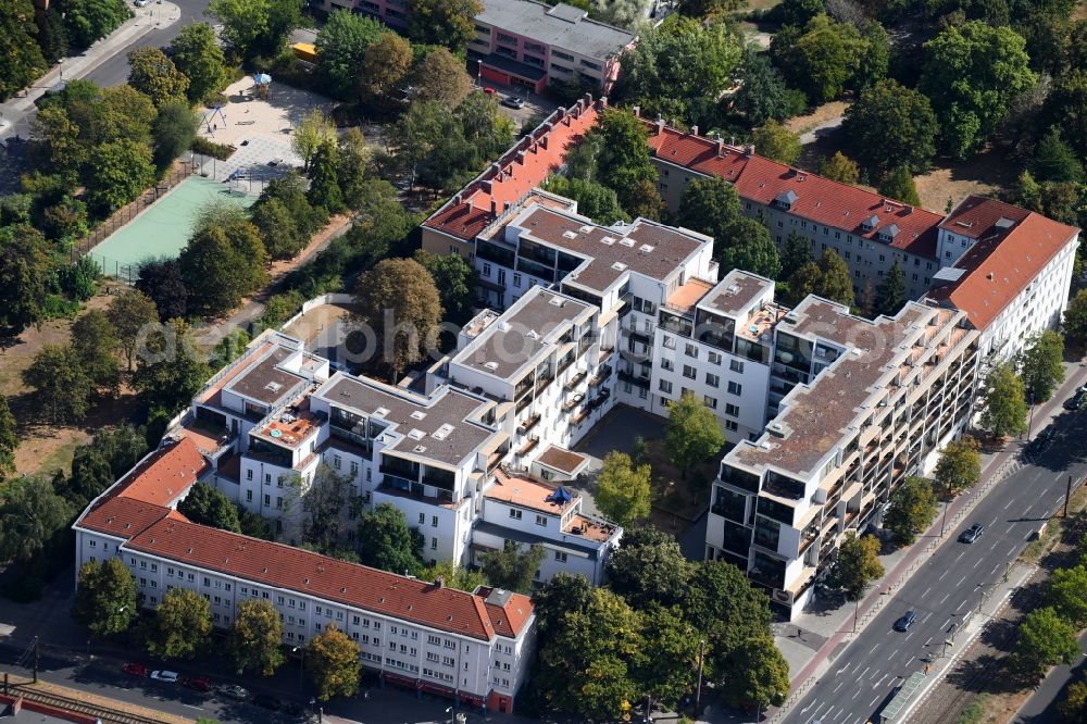 Aerial photograph Berlin - Residential area of the multi-family house settlement Danziger Strasse corner Prenzlauer Allee in the district Prenzlauer Berg in Berlin, Germany