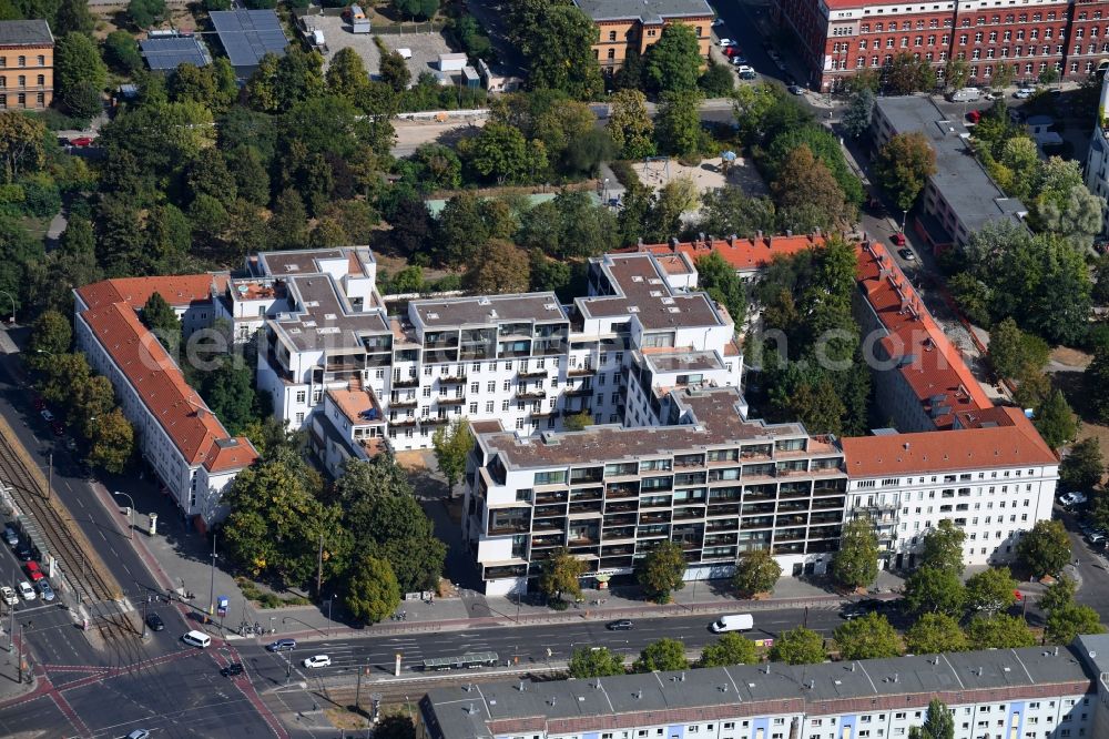 Aerial image Berlin - Residential area of the multi-family house settlement Danziger Strasse corner Prenzlauer Allee in the district Prenzlauer Berg in Berlin, Germany