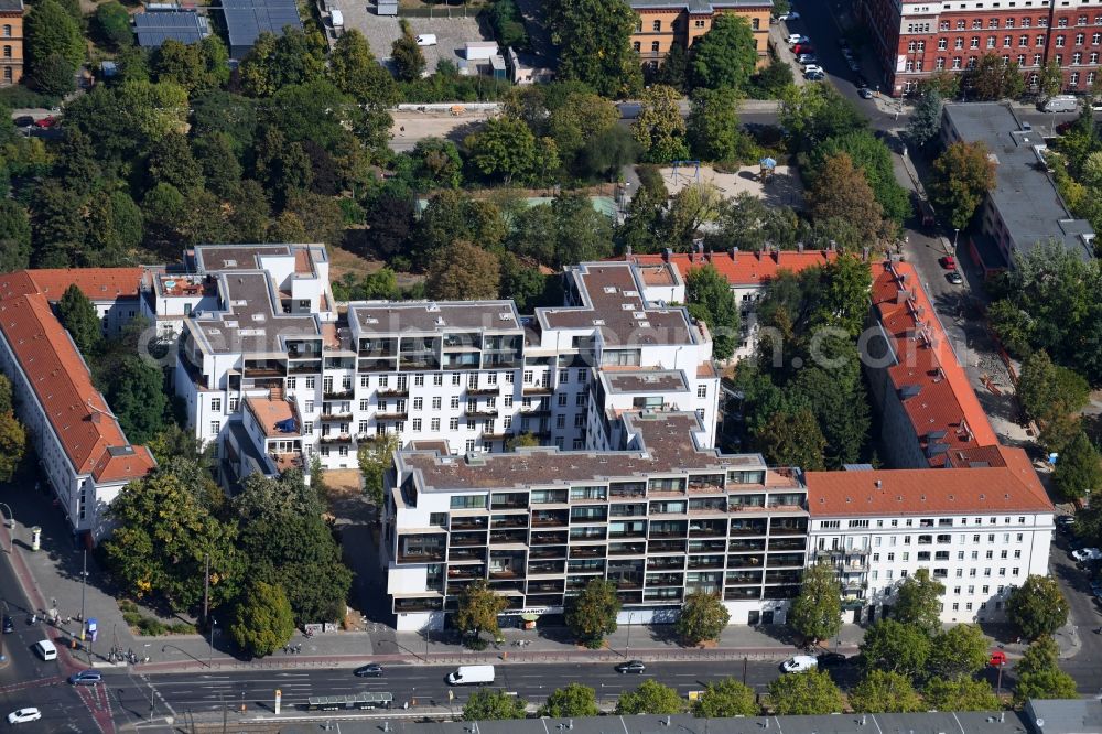 Aerial photograph Berlin - Residential area of the multi-family house settlement Danziger Strasse corner Prenzlauer Allee in the district Prenzlauer Berg in Berlin, Germany