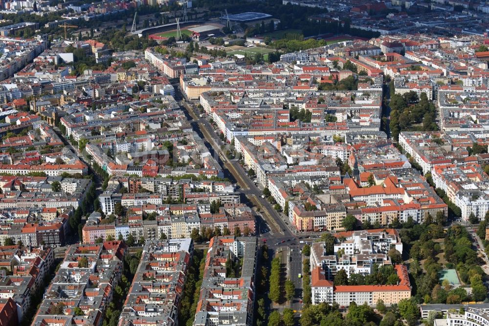 Aerial photograph Berlin - Residential area of the multi-family house settlement Danziger Strasse corner Prenzlauer Allee in the district Prenzlauer Berg in Berlin, Germany