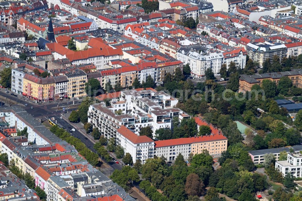 Aerial photograph Berlin - Residential area of the multi-family house settlement Danziger Strasse corner Prenzlauer Allee in the district Prenzlauer Berg in Berlin, Germany