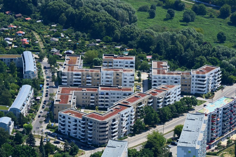 Berlin from above - Residential area of a multi-family house settlement on Joachim-Ringelnatz-Strasse - Hans-Fallada-Strasse - Cecilienstrasse in the district Biesdorf in Berlin