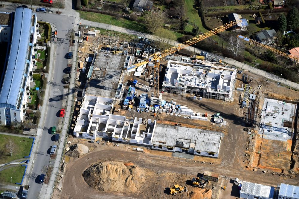 Aerial photograph Berlin - Residential area of a multi-family house settlement campany degewo AG on Joachim-Ringelnatz-Strasse - Hans-Fallada-Strasse - Cecilienstrasse in the district Biesdorf in Berlin