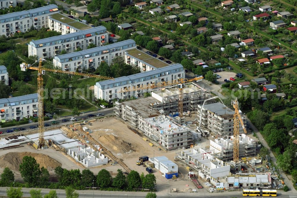 Aerial photograph Berlin - Residential area of a multi-family house settlement campany degewo AG on Joachim-Ringelnatz-Strasse - Hans-Fallada-Strasse - Cecilienstrasse in the district Biesdorf in Berlin