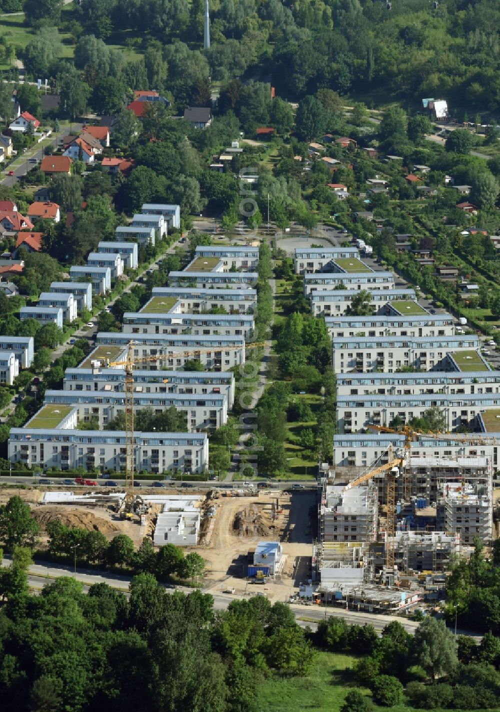 Berlin from the bird's eye view: Residential area of a multi-family house settlement campany degewo AG on Joachim-Ringelnatz-Strasse - Hans-Fallada-Strasse - Cecilienstrasse in the district Biesdorf in Berlin