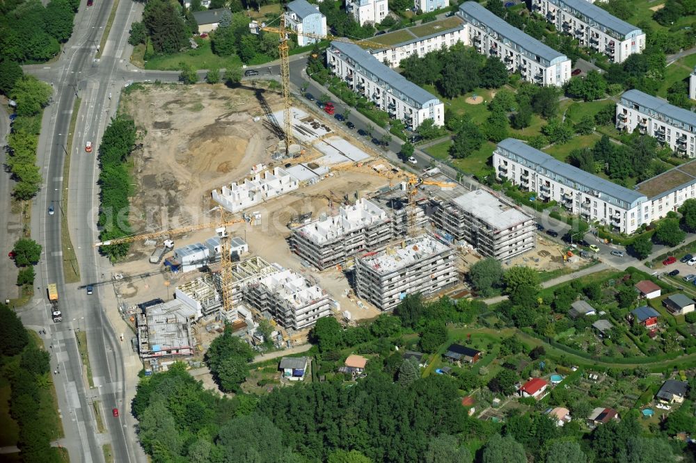 Aerial image Berlin - Residential area of a multi-family house settlement campany degewo AG on Joachim-Ringelnatz-Strasse - Hans-Fallada-Strasse - Cecilienstrasse in the district Biesdorf in Berlin