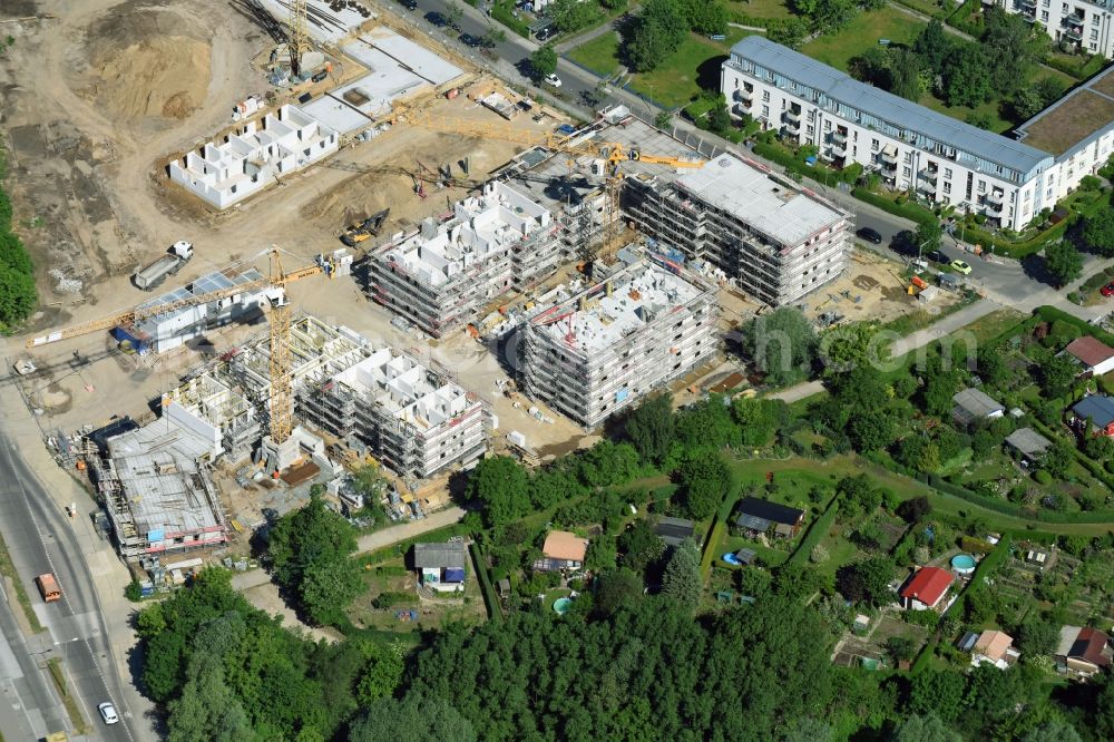 Berlin from above - Residential area of a multi-family house settlement campany degewo AG on Joachim-Ringelnatz-Strasse - Hans-Fallada-Strasse - Cecilienstrasse in the district Biesdorf in Berlin