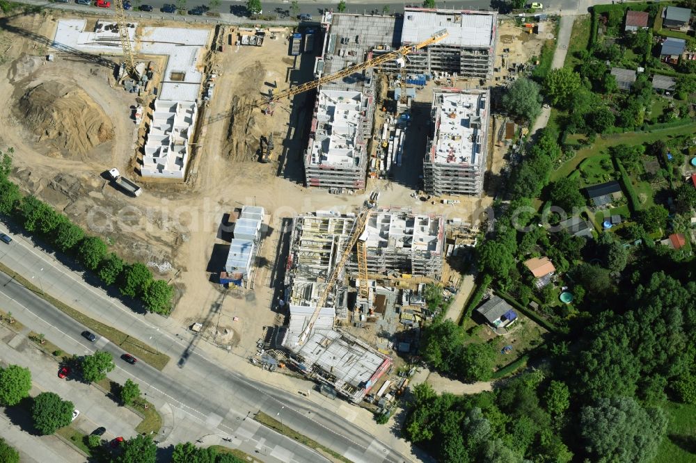 Aerial photograph Berlin - Residential area of a multi-family house settlement campany degewo AG on Joachim-Ringelnatz-Strasse - Hans-Fallada-Strasse - Cecilienstrasse in the district Biesdorf in Berlin