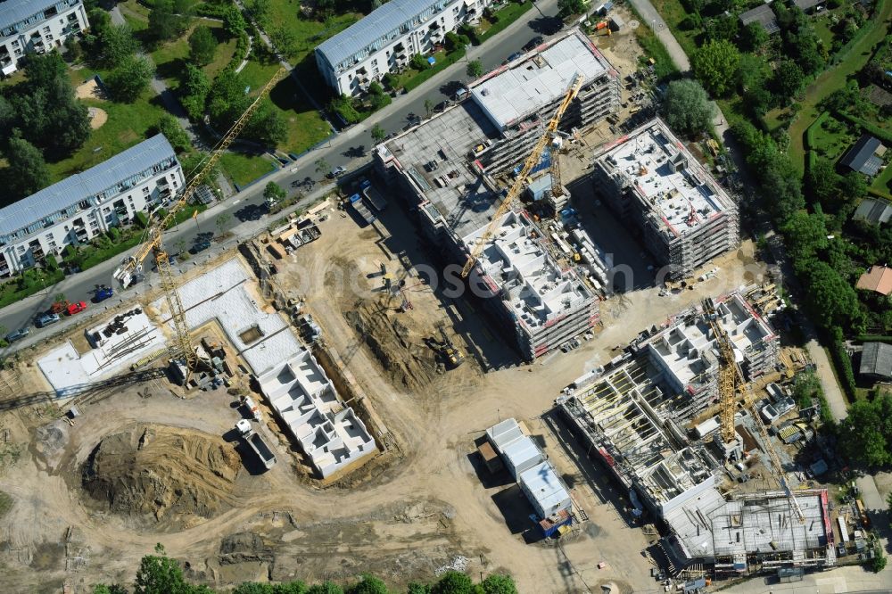 Berlin from the bird's eye view: Residential area of a multi-family house settlement campany degewo AG on Joachim-Ringelnatz-Strasse - Hans-Fallada-Strasse - Cecilienstrasse in the district Biesdorf in Berlin