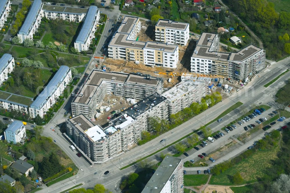 Aerial photograph Berlin - Residential area of a multi-family house settlement campany degewo AG on Joachim-Ringelnatz-Strasse - Hans-Fallada-Strasse - Cecilienstrasse in the district Biesdorf in Berlin