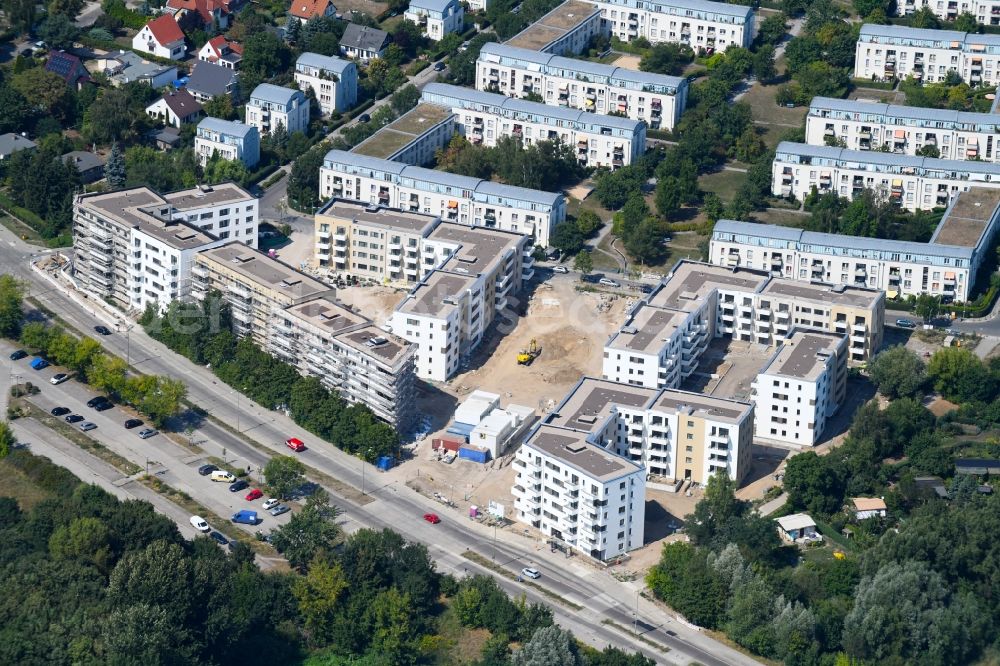 Berlin from above - Residential area of a multi-family house settlement campany degewo AG on Joachim-Ringelnatz-Strasse - Hans-Fallada-Strasse - Cecilienstrasse in the district Biesdorf in Berlin