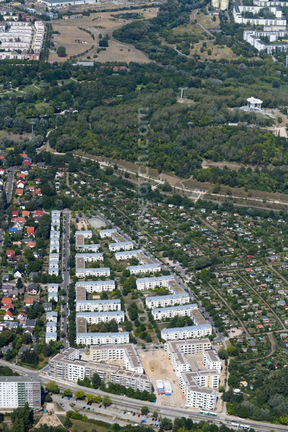 Aerial image Berlin - Residential area of a multi-family house settlement campany degewo AG on Joachim-Ringelnatz-Strasse - Hans-Fallada-Strasse - Cecilienstrasse in the district Biesdorf in Berlin