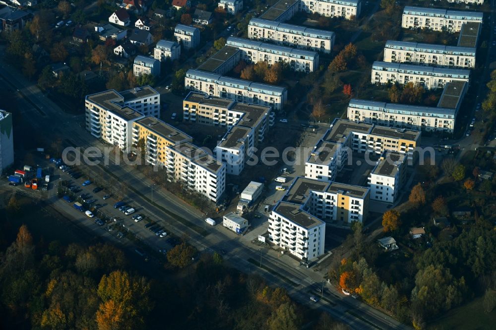 Berlin from the bird's eye view: Residential area of a multi-family house settlement campany degewo AG on Joachim-Ringelnatz-Strasse - Hans-Fallada-Strasse - Cecilienstrasse in the district Biesdorf in Berlin