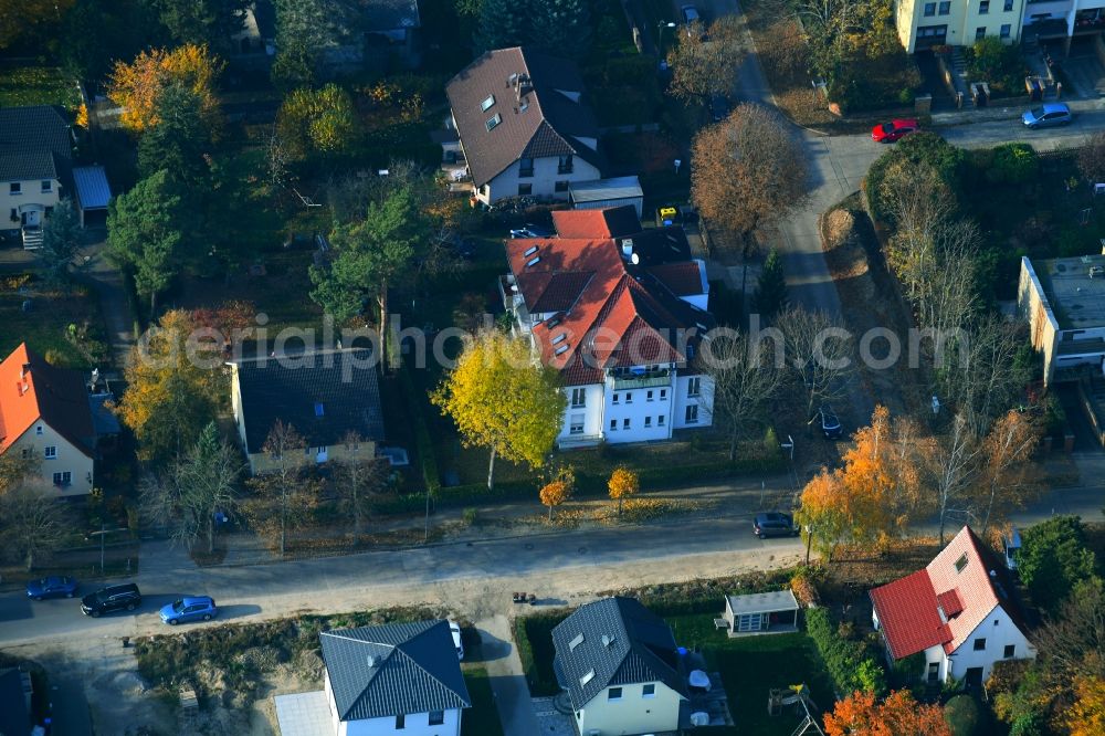 Aerial image Berlin - Residential area of the multi-family house settlement Dirschauer Strasse - Neuenhagener Strasse in the district Mahlsdorf in Berlin, Germany