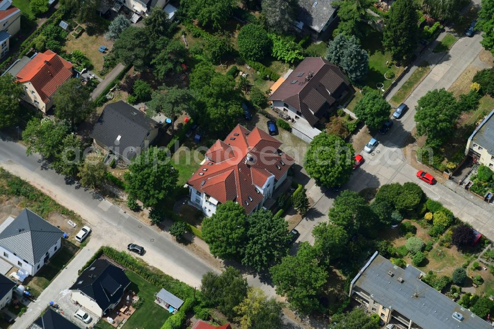 Aerial image Berlin - Residential area of the multi-family house settlement Dirschauer Strasse - Neuenhagener Strasse in the district Mahlsdorf in Berlin, Germany