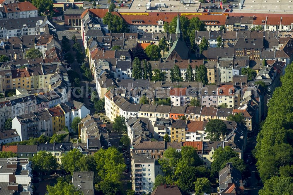 Dortmund from the bird's eye view: Roof and wall structures in residential area of a multi-family house settlement Antonius- Church und Holsteiner Strasse in Dortmund in the state North Rhine-Westphalia