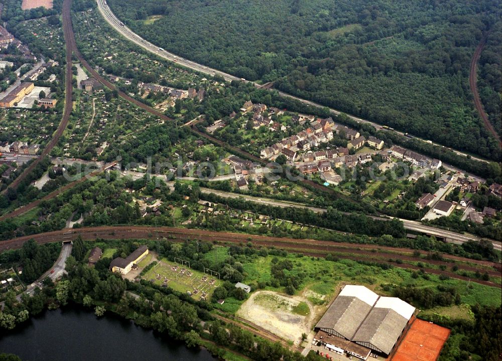 Duisburg from above - Residential area of a multi-family house settlement Koloniestrasse - Steinbruchstrasse in Duisburg in the state North Rhine-Westphalia