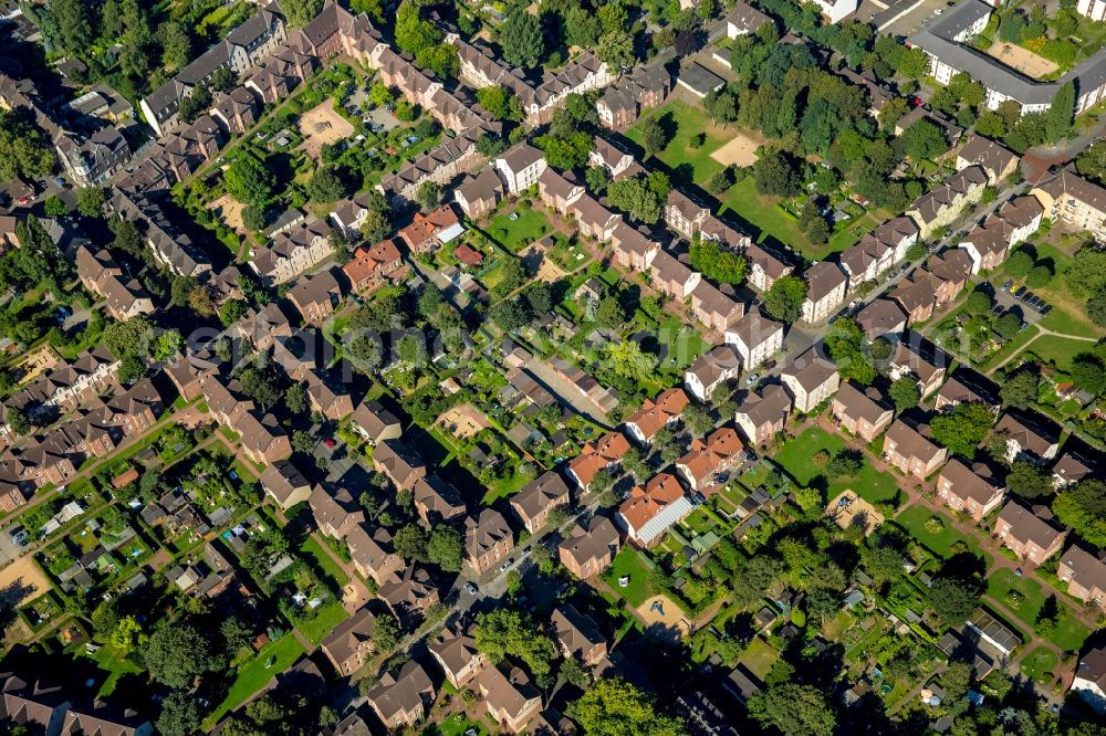 Duisburg from above - Residential area of the Dichterviertel at the Kapstrasse and the Kalthoffstrasse in Duisburg-Hamborn in the state North Rhine-Westphalia