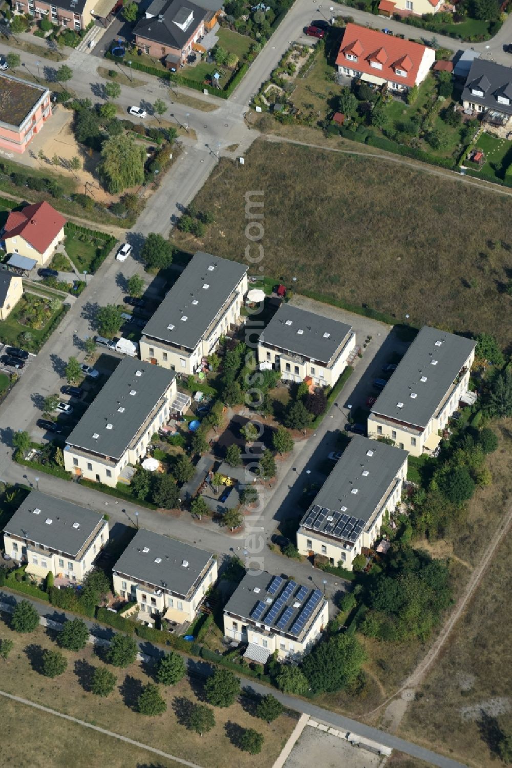 Aerial image Berlin - Residential area of a multi-family house settlement at the Dukatenfalterweg in Berlin