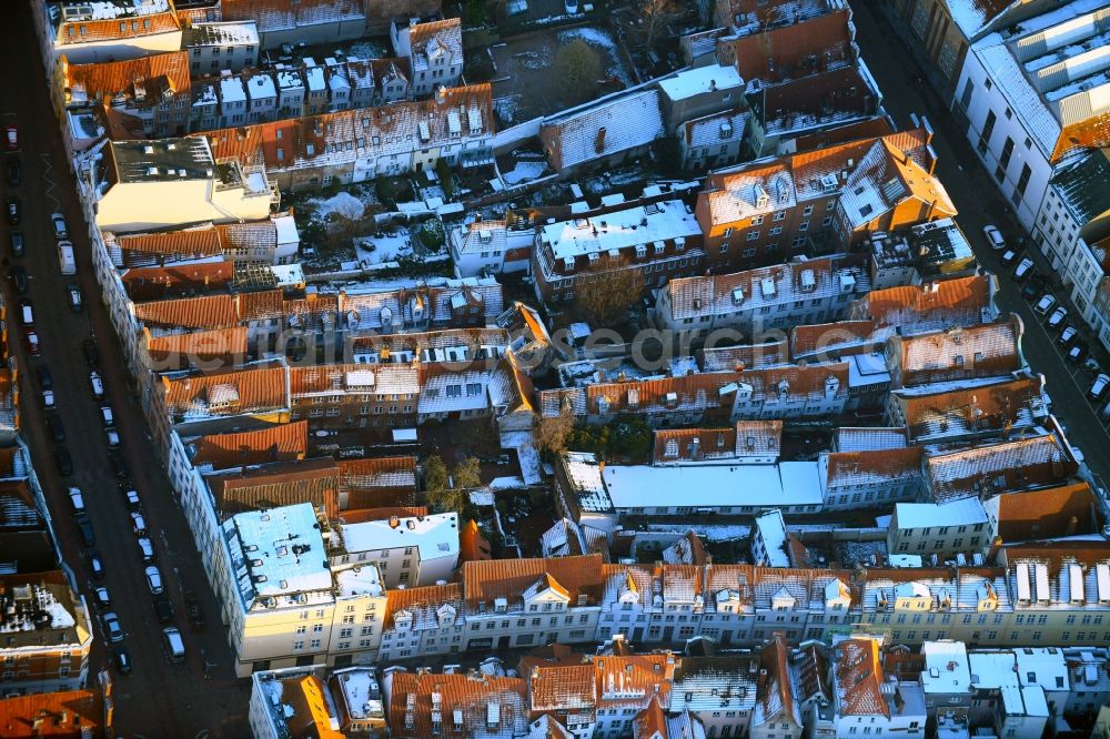 Aerial image Lübeck - Residential area of the multi-family house settlement corner grosse Kiesau- Fischergrube in Luebeck in the state Schleswig-Holstein, Germany