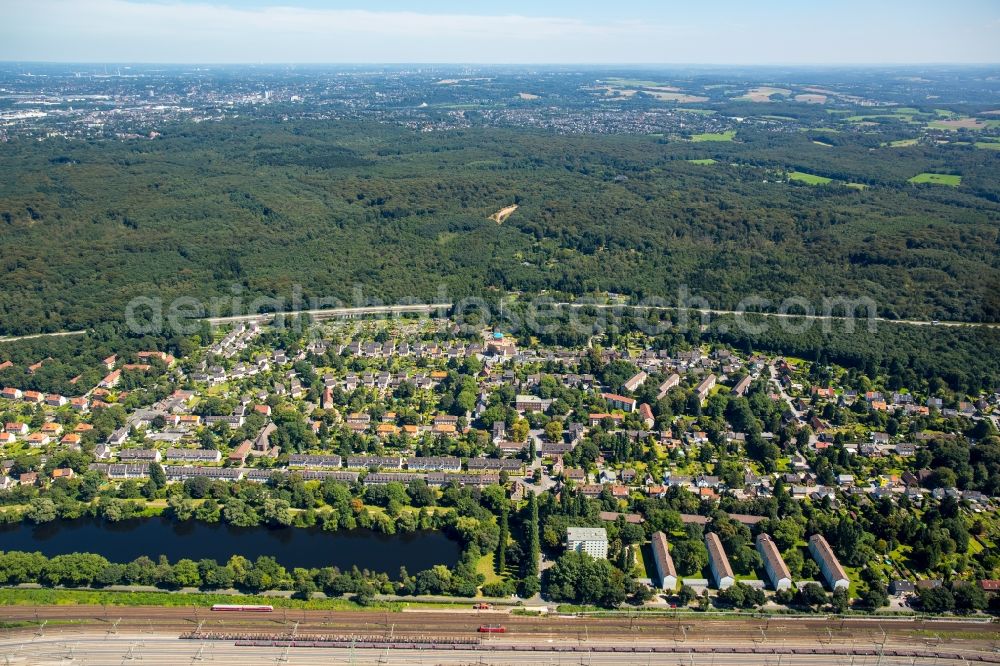 Mülheim an der Ruhr from above - Residential area of the multi-family house settlement Eisenbahner-Siedlung Wedau in Muelheim on the Ruhr in the state North Rhine-Westphalia